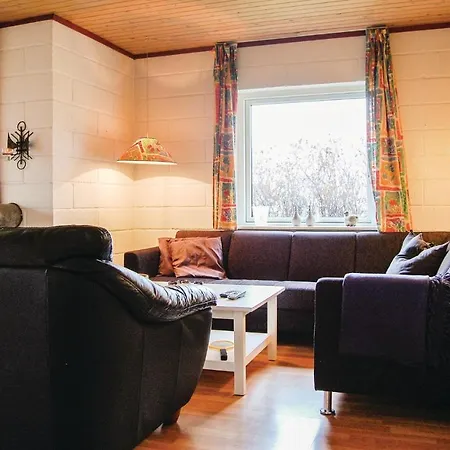 Three-bedroom In Σπίτι διακοπών *